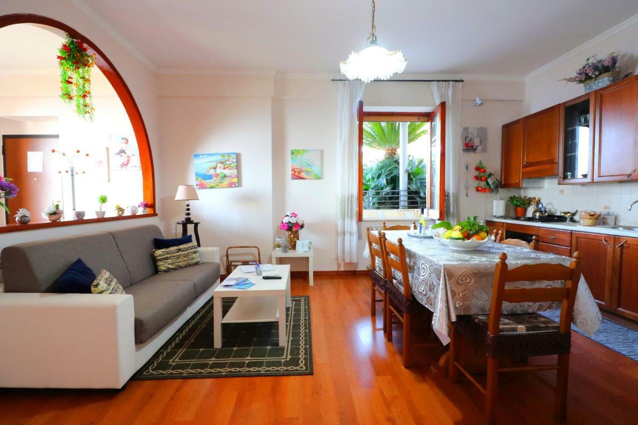 La Rosa Del Sud - De Vivo Realty Sorrento Appartement Buitenkant foto